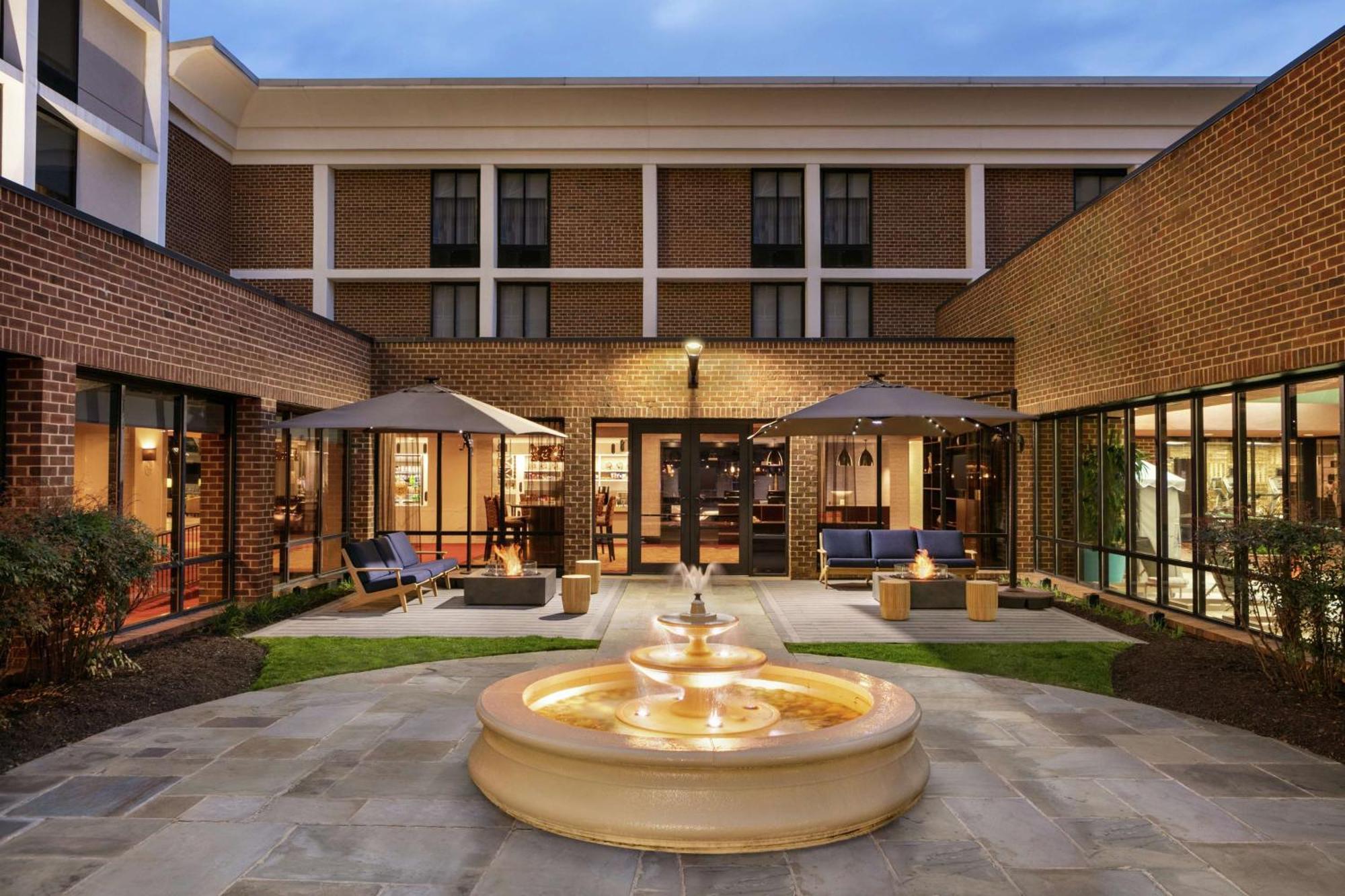 Doubletree By Hilton Mclean Tysons Hotel Tysons Corner Eksteriør billede